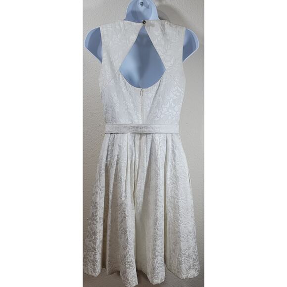 Ellen Tracy White Floral Raised Material A Line Cocktail Dress 2 Sleeveless - Picture 3 of 6